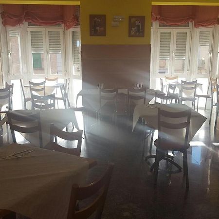מולינה דה אראגון Hostal Restaurante San Juan מראה חיצוני תמונה